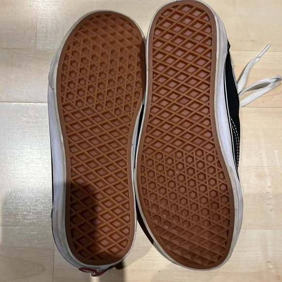 Vans - Picture 4 of 6